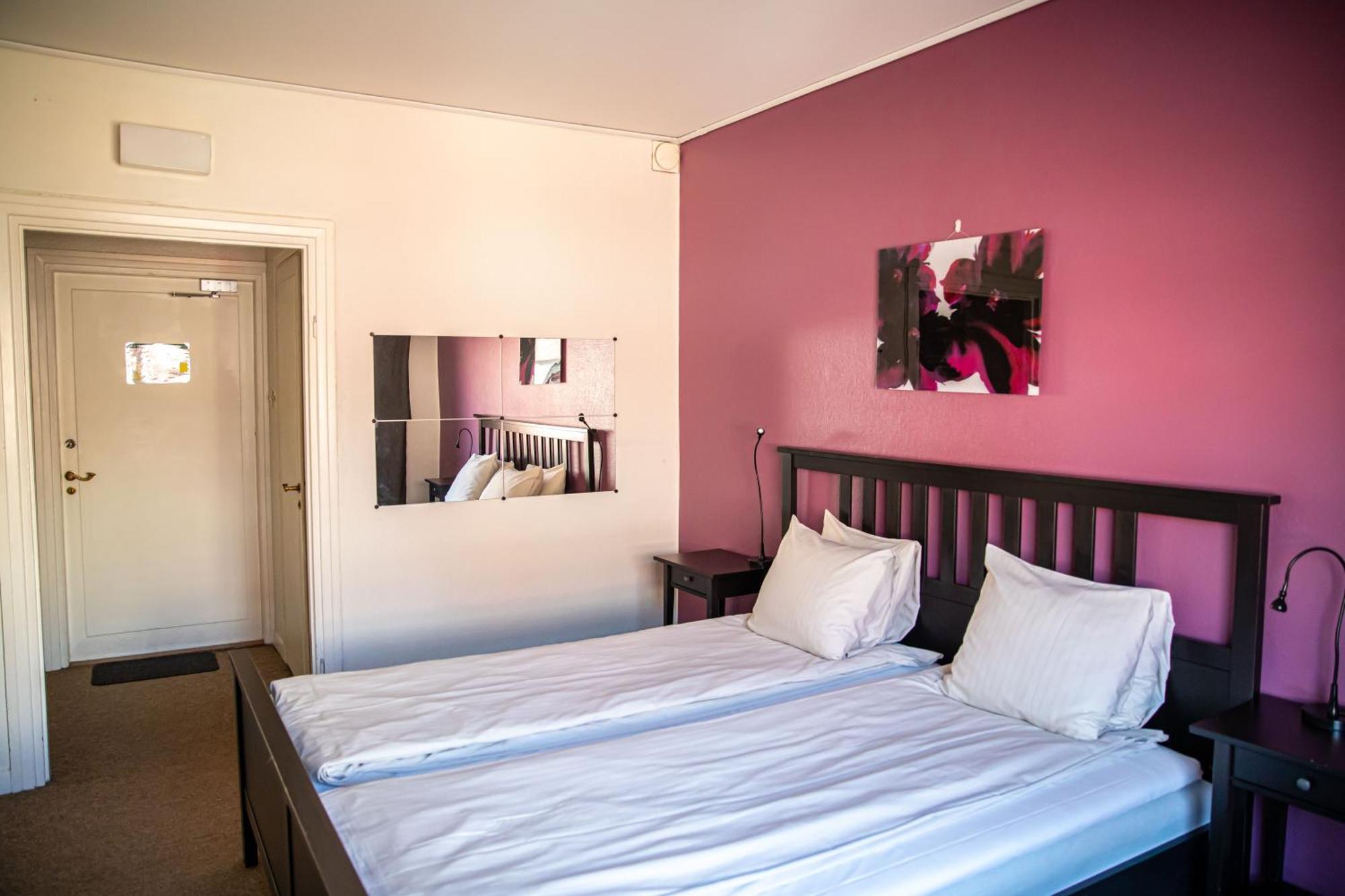 Saga Hotell Бурленге Экстерьер фото